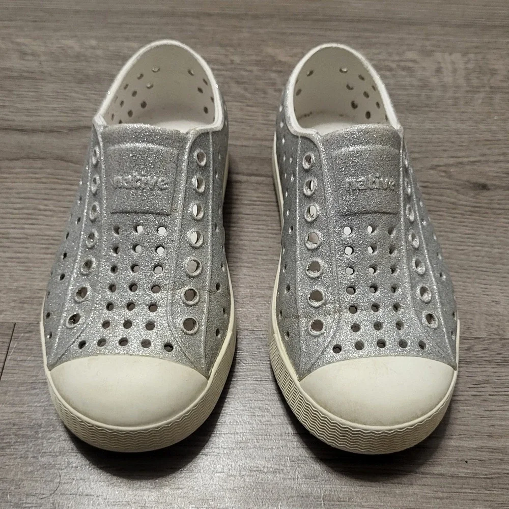 Native Jefferson Silver Glitter Slip On Sneakers Kids Size 10 Water Shoes Casual